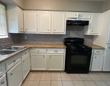 8303 Saint Lo Road - Photo Thumbnail 6