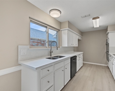9606 Sandstone Street - Photo Thumbnail 15