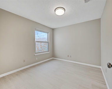 9606 Sandstone Street - Photo Thumbnail 25