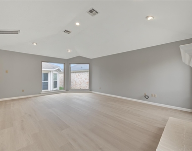 9606 Sandstone Street - Photo Thumbnail 6