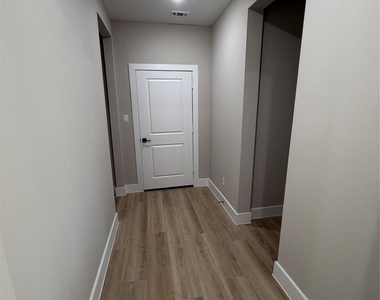 2507 Martinas Ct - Photo Thumbnail 7