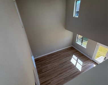 2507 Martinas Ct - Photo Thumbnail 20