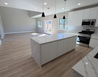 2507 Martinas Ct - Photo Thumbnail 13