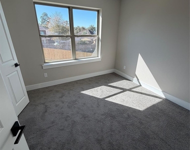 2507 Martinas Ct - Photo Thumbnail 17