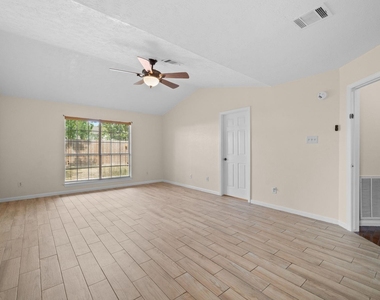 7035 Redwood Falls Drive - Photo Thumbnail 11