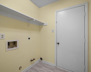 7035 Redwood Falls Drive - Photo Thumbnail 15