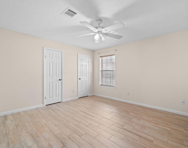 7035 Redwood Falls Drive - Photo Thumbnail 14