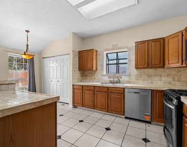 7035 Redwood Falls Drive - Photo Thumbnail 8