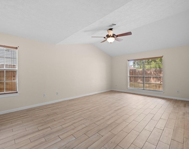 7035 Redwood Falls Drive - Photo Thumbnail 10