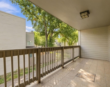 1646 Prairie Mark Lane - Photo Thumbnail 13