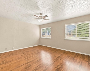 1646 Prairie Mark Lane - Photo Thumbnail 7