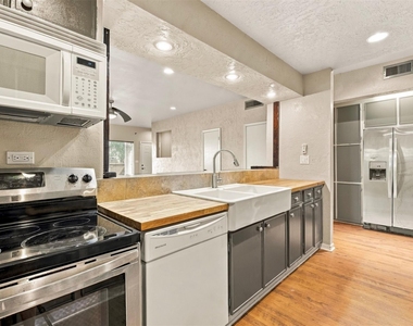 1646 Prairie Mark Lane - Photo Thumbnail 4