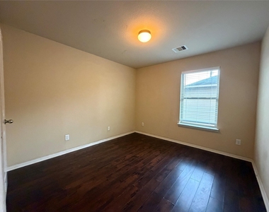 2810 Seabold Drive - Photo Thumbnail 16