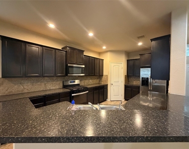 2810 Seabold Drive - Photo Thumbnail 8