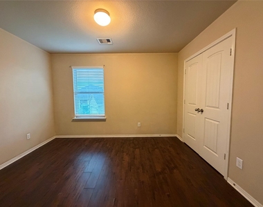 2810 Seabold Drive - Photo Thumbnail 18