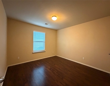 2810 Seabold Drive - Photo Thumbnail 15