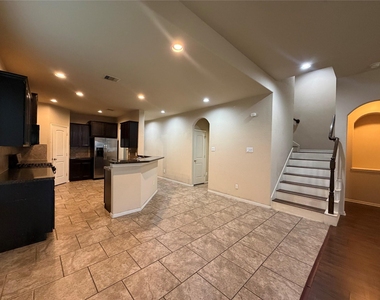 2810 Seabold Drive - Photo Thumbnail 3