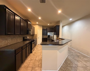 2810 Seabold Drive - Photo Thumbnail 6