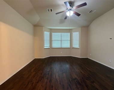 2810 Seabold Drive - Photo Thumbnail 9