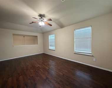 2810 Seabold Drive - Photo Thumbnail 13