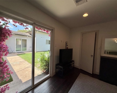 5638 Grape Street - Photo Thumbnail 17