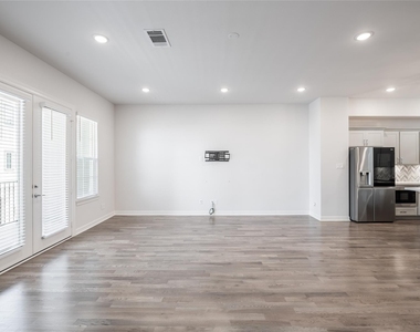 10915 Upland Retreat Drive - Photo Thumbnail 6