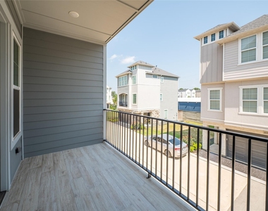 10915 Upland Retreat Drive - Photo Thumbnail 8