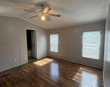 30841 Clyde Lane - Photo Thumbnail 4