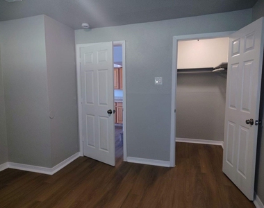 1525 Amelia Street - Photo Thumbnail 7