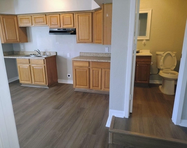 1525 Amelia Street - Photo Thumbnail 3