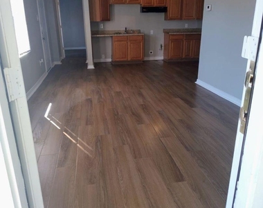 1525 Amelia Street - Photo Thumbnail 2