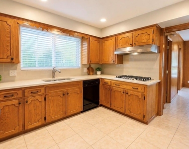 6443 Lawndale Street - Photo Thumbnail 2
