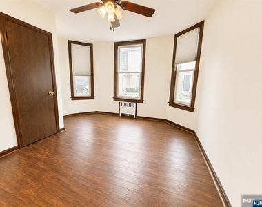 622 Hackensack - Photo Thumbnail 6