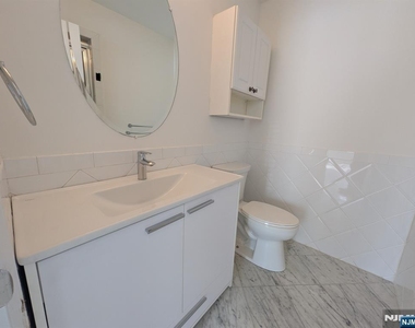 556 Windsor - Photo Thumbnail 9