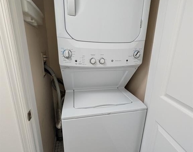 556 Windsor - Photo Thumbnail 14