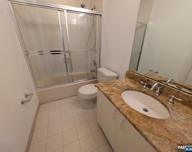 556 Windsor - Photo Thumbnail 8
