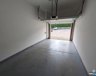 556 Windsor - Photo Thumbnail 16