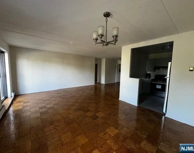 77 Prospect - Photo Thumbnail 5