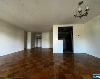 77 Prospect - Photo Thumbnail 6