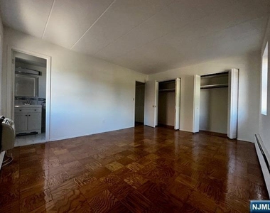 77 Prospect - Photo Thumbnail 16