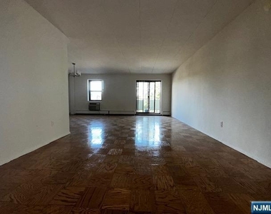 77 Prospect - Photo Thumbnail 2