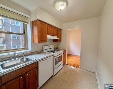 88 Clinton - Photo Thumbnail 5