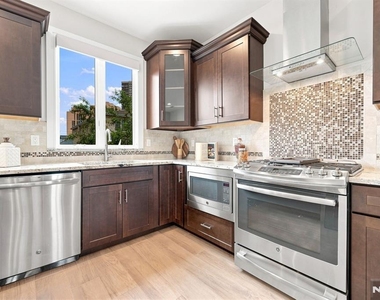 227 Lafayette - Photo Thumbnail 7