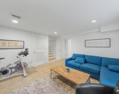 61 Center - Photo Thumbnail 28