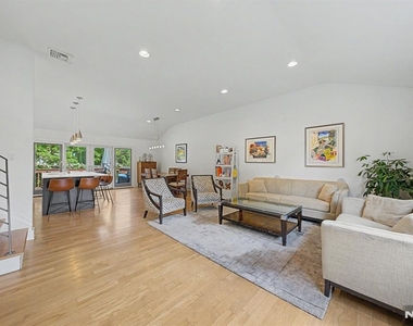 61 Center - Photo Thumbnail 9