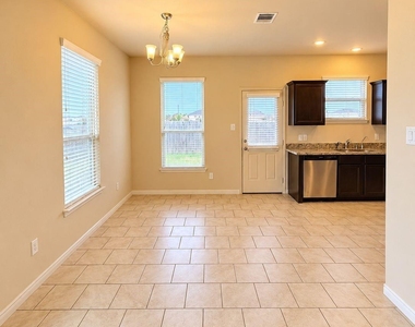 10111 Tallcrest Lane - Photo Thumbnail 3