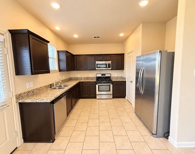 10111 Tallcrest Lane - Photo Thumbnail 4