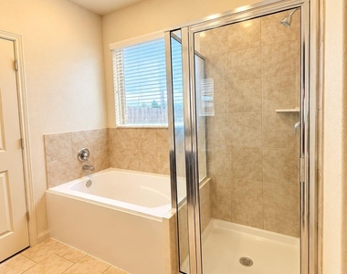 10111 Tallcrest Lane - Photo Thumbnail 8