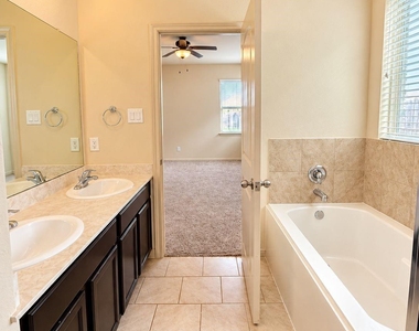 10111 Tallcrest Lane - Photo Thumbnail 9