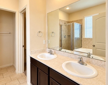 10111 Tallcrest Lane - Photo Thumbnail 7